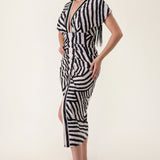 Deep V-neck pleats midi dress